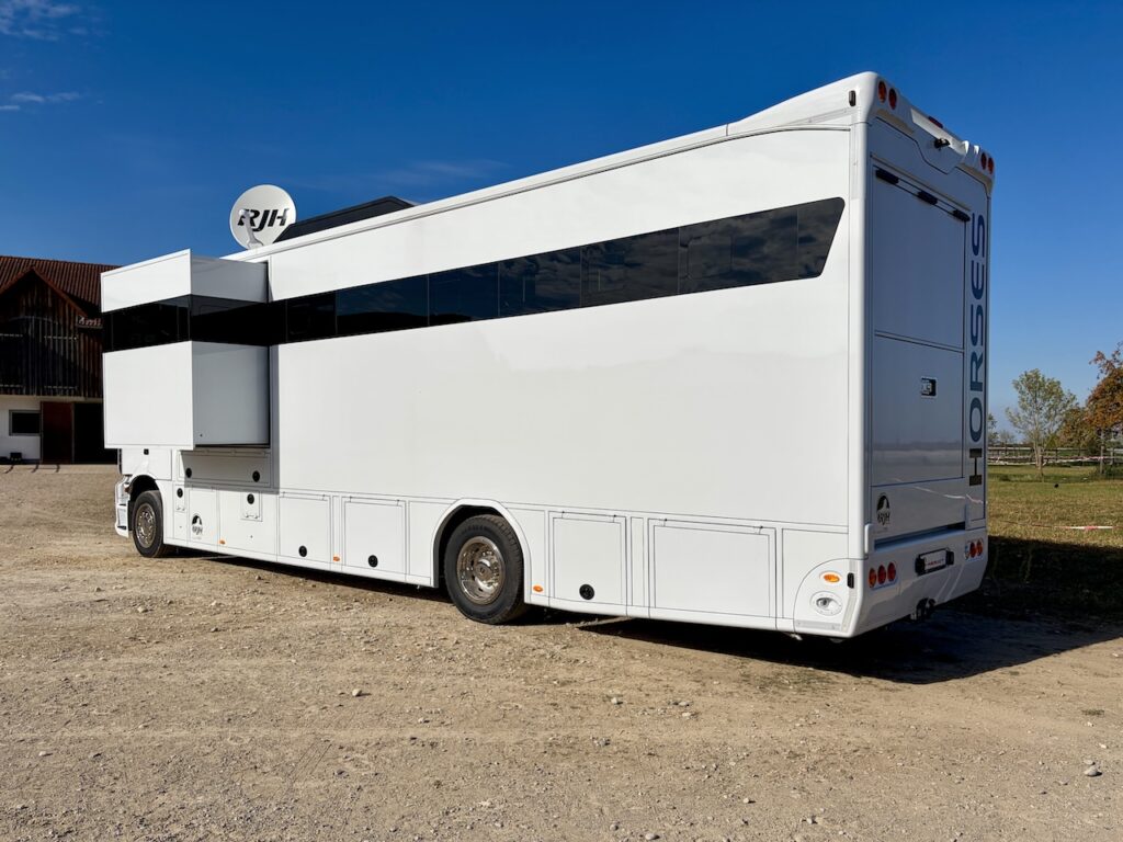 Mercedes-Benz Actros 1835 RJH Exclusive H5 5-6 Horsepower Truck Pop-Out Truck