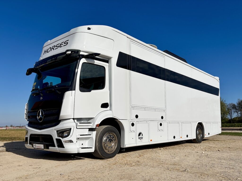 Mercedes-Benz Actros 1835 RJH Exclusive H5 5-6 Horsepower Truck Pop-Out Truck
