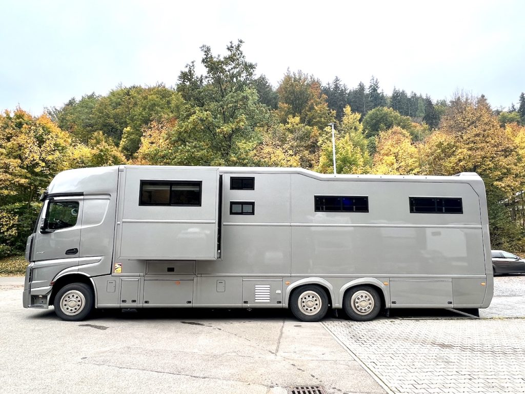 Mercedes-Benz 2551 Pferdetransporter 6 Pferde Wohnung Pop-Out WC Dusche LKW 510 PS Automatik