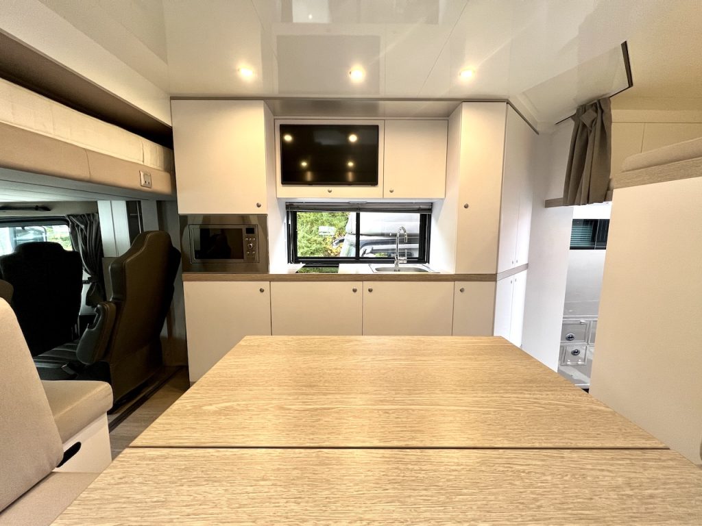 Mercedes-Benz 2551 Pferdetransporter 6 Pferde Wohnung Pop-Out WC Dusche LKW 510 PS Automatik