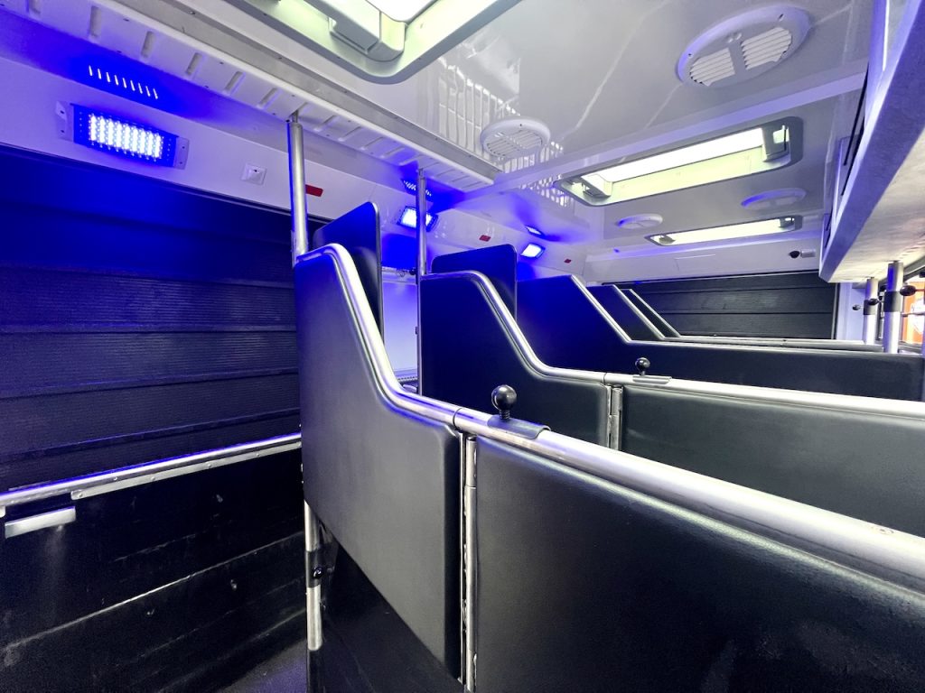 Mercedes-Benz 2551 Pferdetransporter 6 Pferde Wohnung Pop-Out WC Dusche LKW 510 PS Automatik