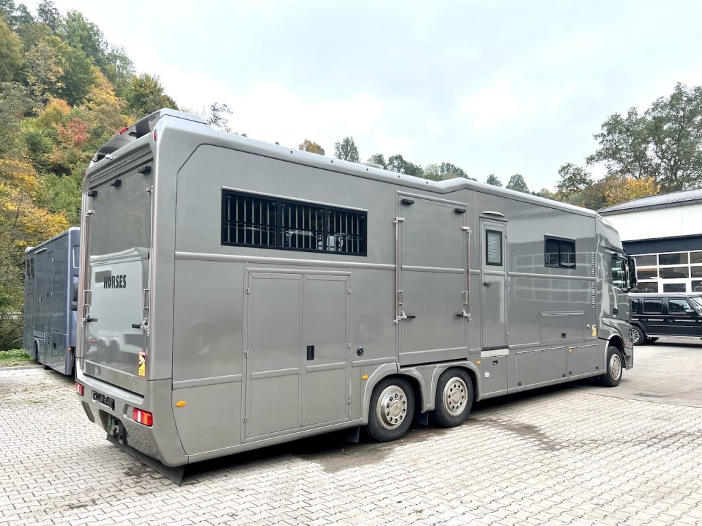Mercedes-Benz 2551 Pferdetransporter 6 Pferde Wohnung Pop-Out WC Dusche LKW 510 PS Automatik