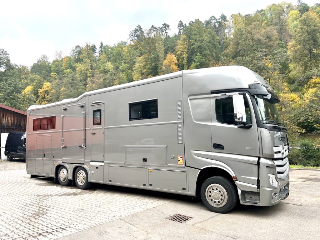 Mercedes-Benz 2551 Pferdetransporter 6 Pferde Wohnung Pop-Out WC Dusche LKW 510 PS Automatik