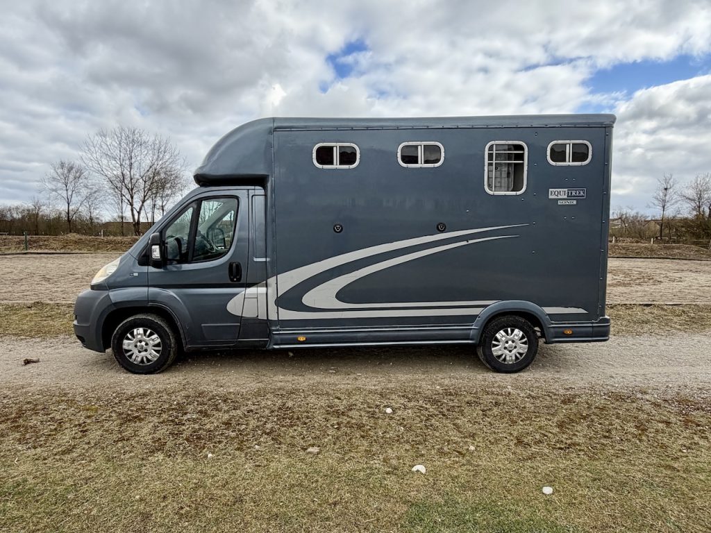 Peugeot Boxer Equitrek Sonic 2-Pferdetransporter LKW - Gebrauchtfahrzeug im Kundenauftrag