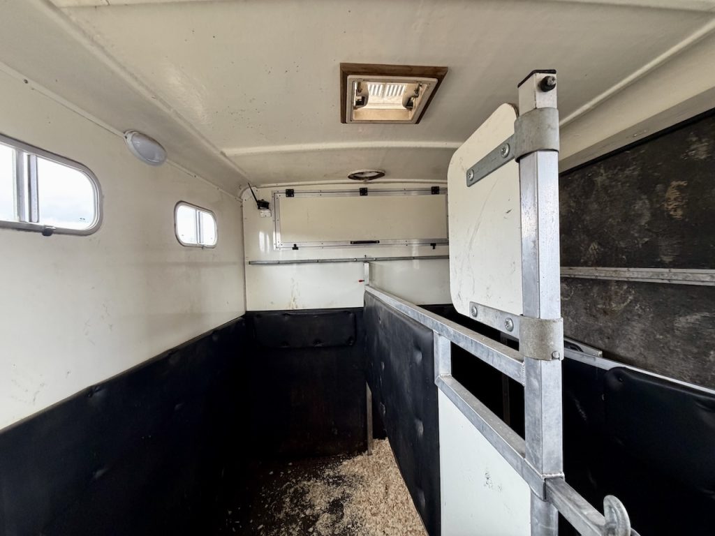 Peugeot Boxer Equitrek Sonic 2-Pferdetransporter LKW - Gebrauchtfahrzeug im Kundenauftrag