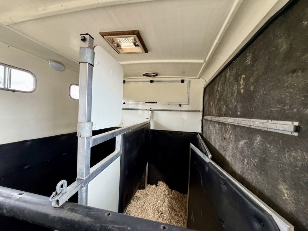 Peugeot Boxer Equitrek Sonic 2-Pferdetransporter LKW - Gebrauchtfahrzeug im Kundenauftrag