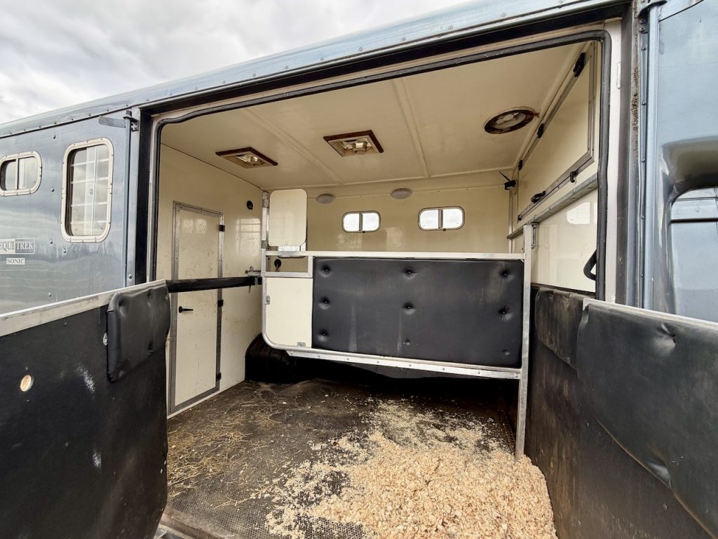 Peugeot Boxer Equitrek Sonic 2-Pferdetransporter LKW - Gebrauchtfahrzeug im Kundenauftrag