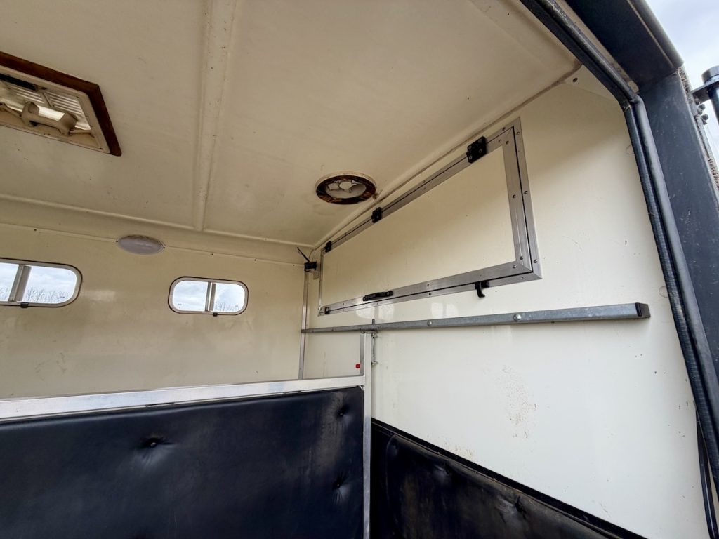 Peugeot Boxer Equitrek Sonic 2-Pferdetransporter LKW - Gebrauchtfahrzeug im Kundenauftrag