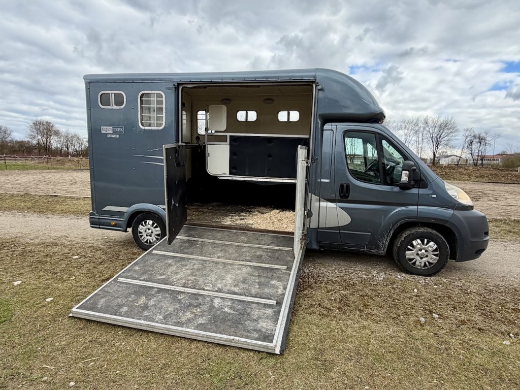 Peugeot Boxer Equitrek Sonic 2-Pferdetransporter LKW - Gebrauchtfahrzeug im Kundenauftrag