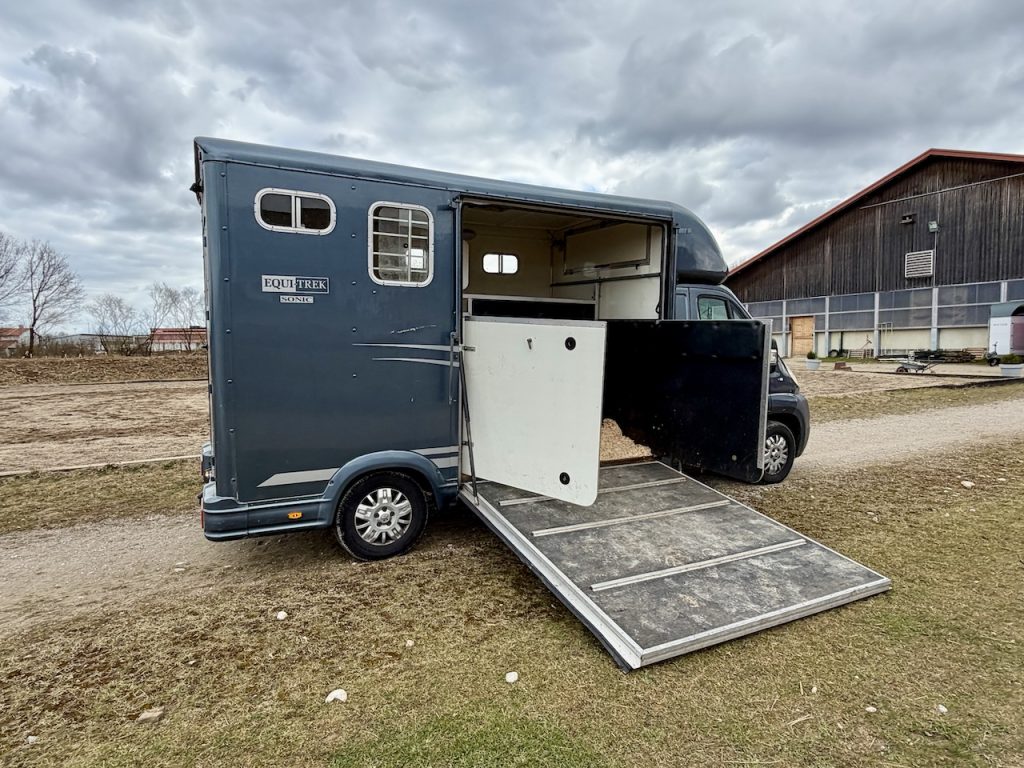 Peugeot Boxer Equitrek Sonic 2-Pferdetransporter LKW - Gebrauchtfahrzeug im Kundenauftrag