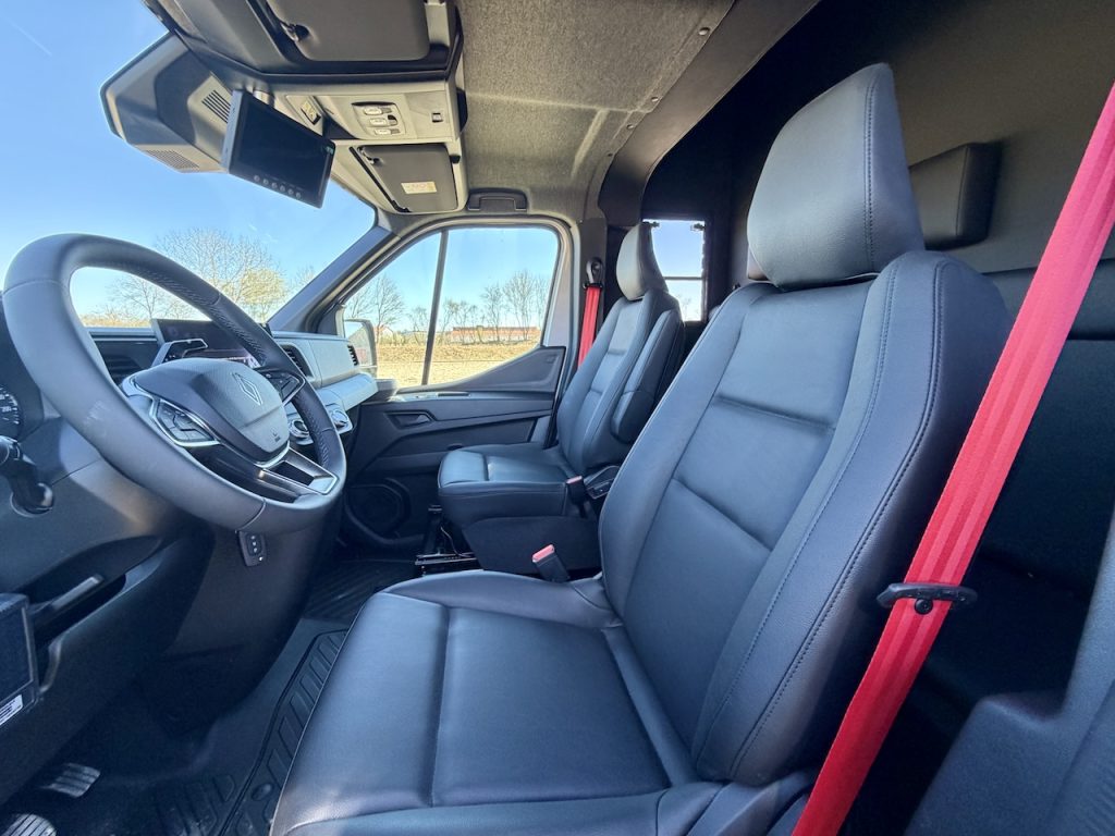 Renault 2-Pferdetransporter 5-Sitzer Hengstausstattung LKW Transporter neues Modell