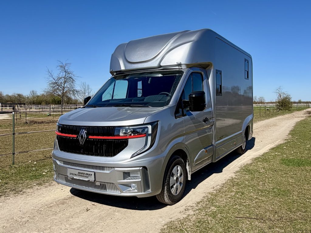 Renault 2-Pferdetransporter 5-Sitzer Hengstausstattung LKW Transporter neues Modell