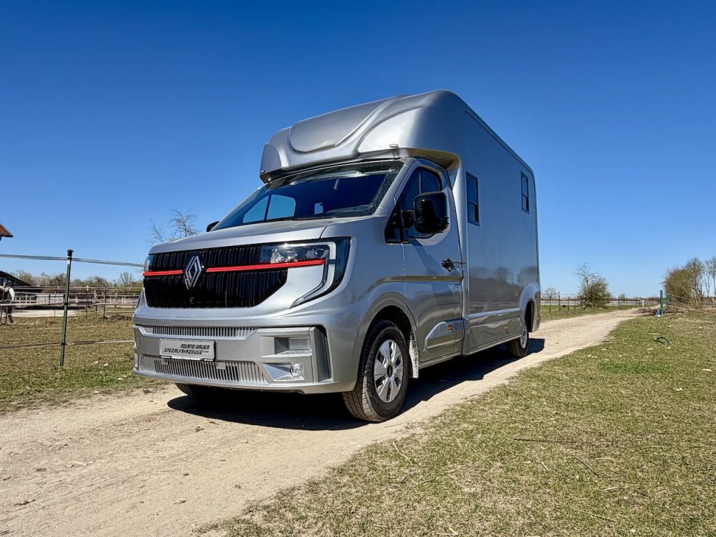 Renault 2-Pferdetransporter 5-Sitzer Hengstausstattung LKW Transporter neues Modell