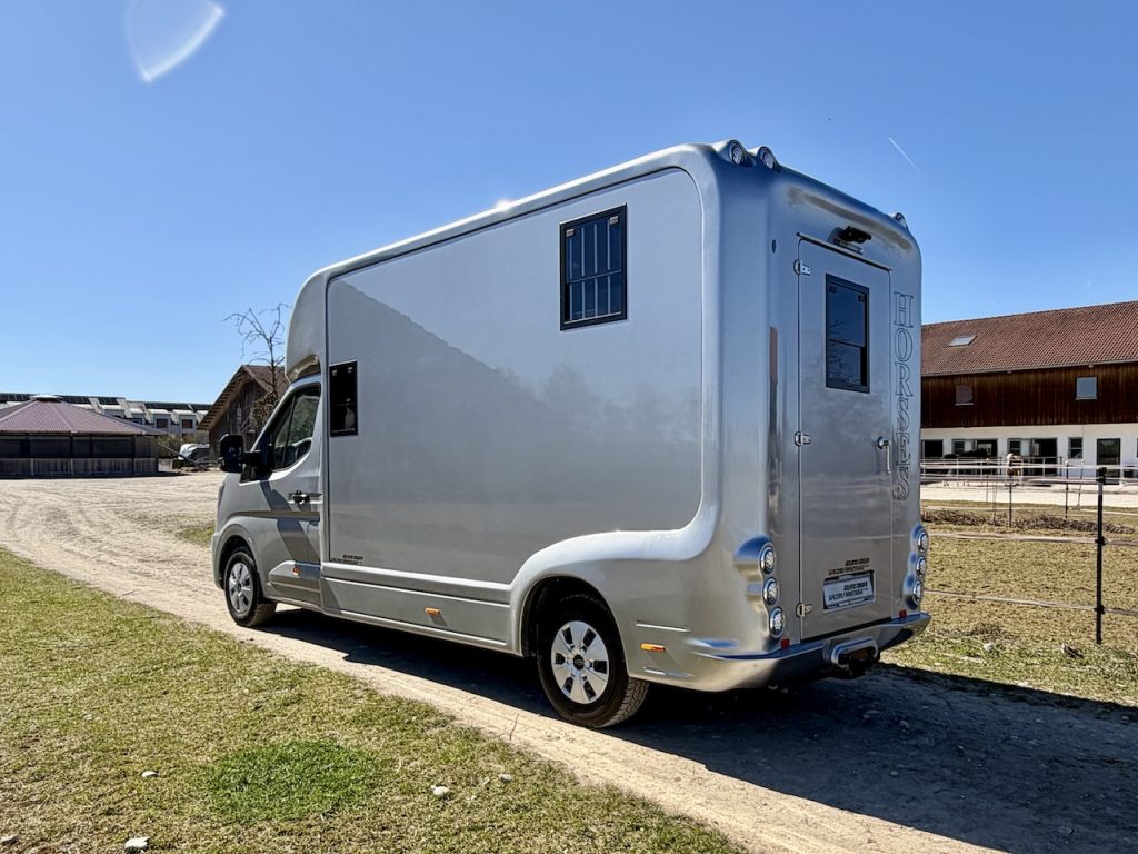 Renault 2-Pferdetransporter 5-Sitzer Hengstausstattung LKW Transporter neues Modell