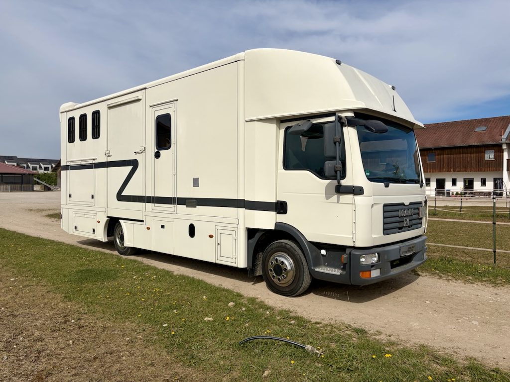 MAN 8.180 Steinsberger Pferdetransporter 4 Pferde Wohnkabine Dusche LKW