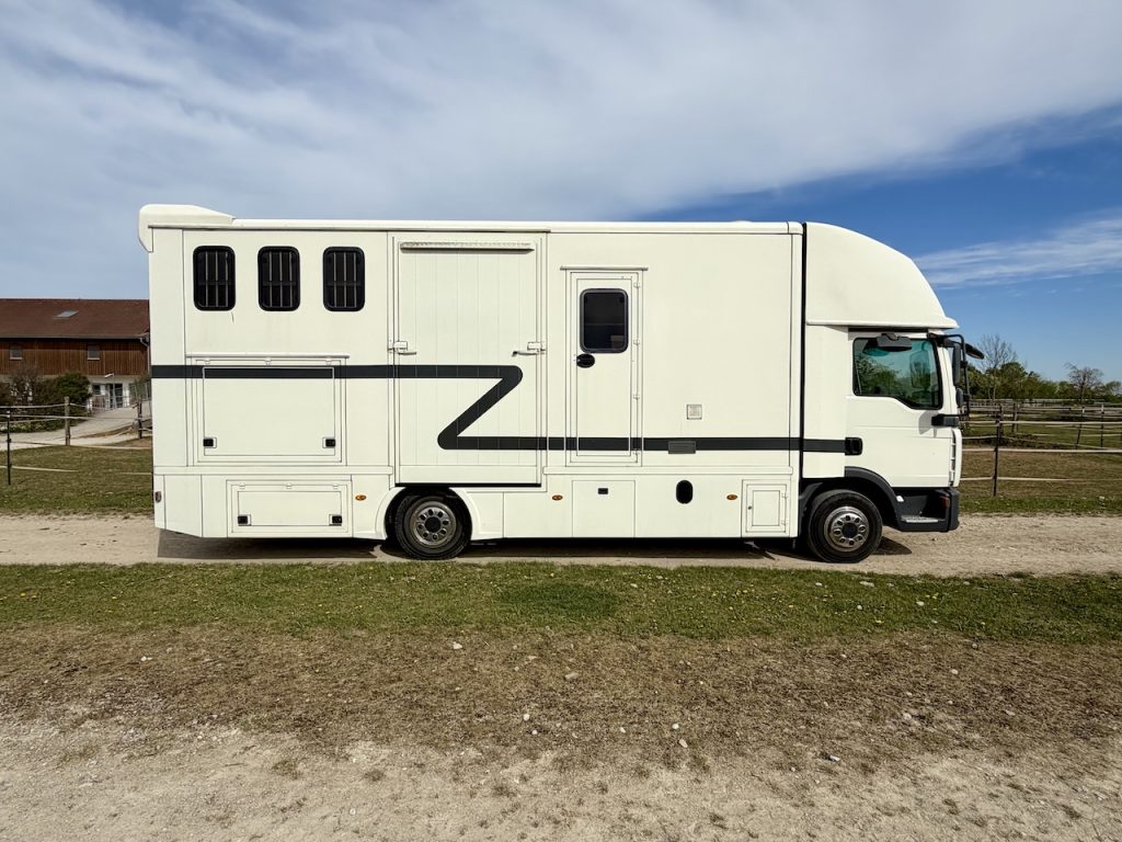 MAN 8.180 Steinsberger Pferdetransporter 4 Pferde Wohnkabine Dusche LKW