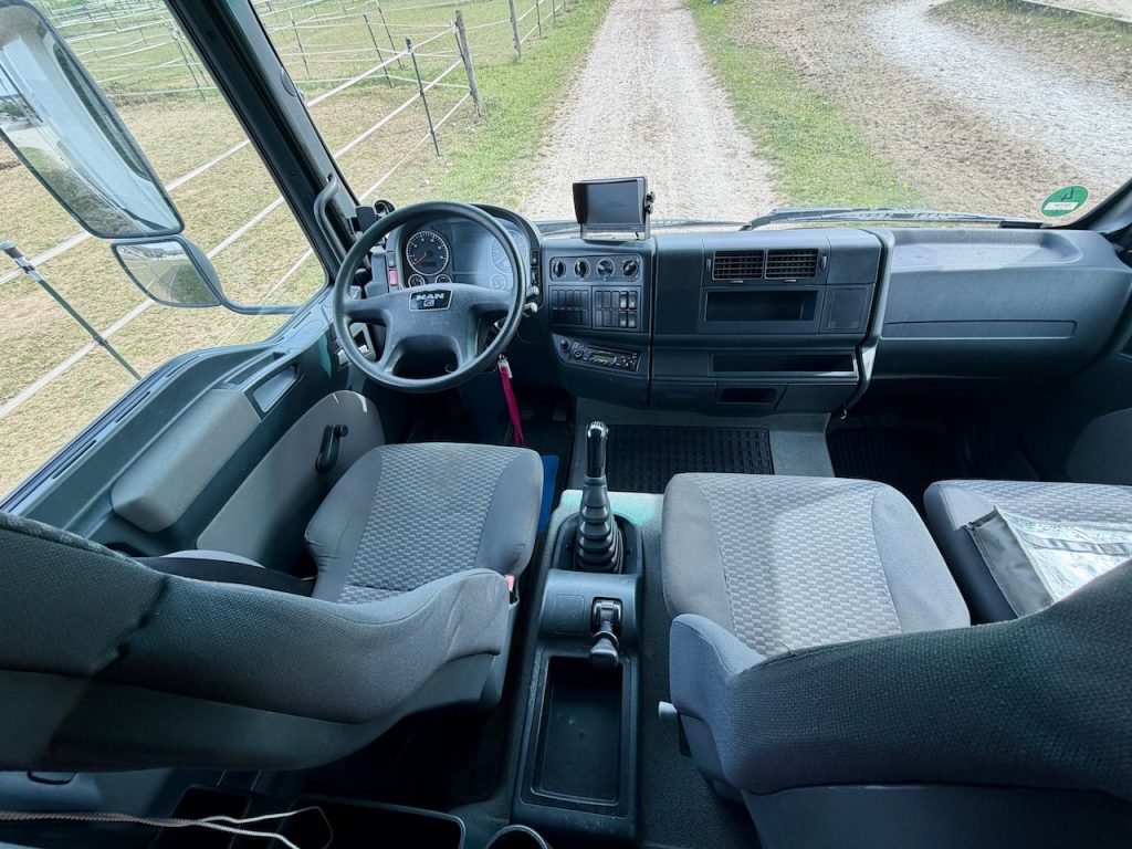 MAN 8.180 Steinsberger Pferdetransporter 4 Pferde Wohnkabine Dusche LKW