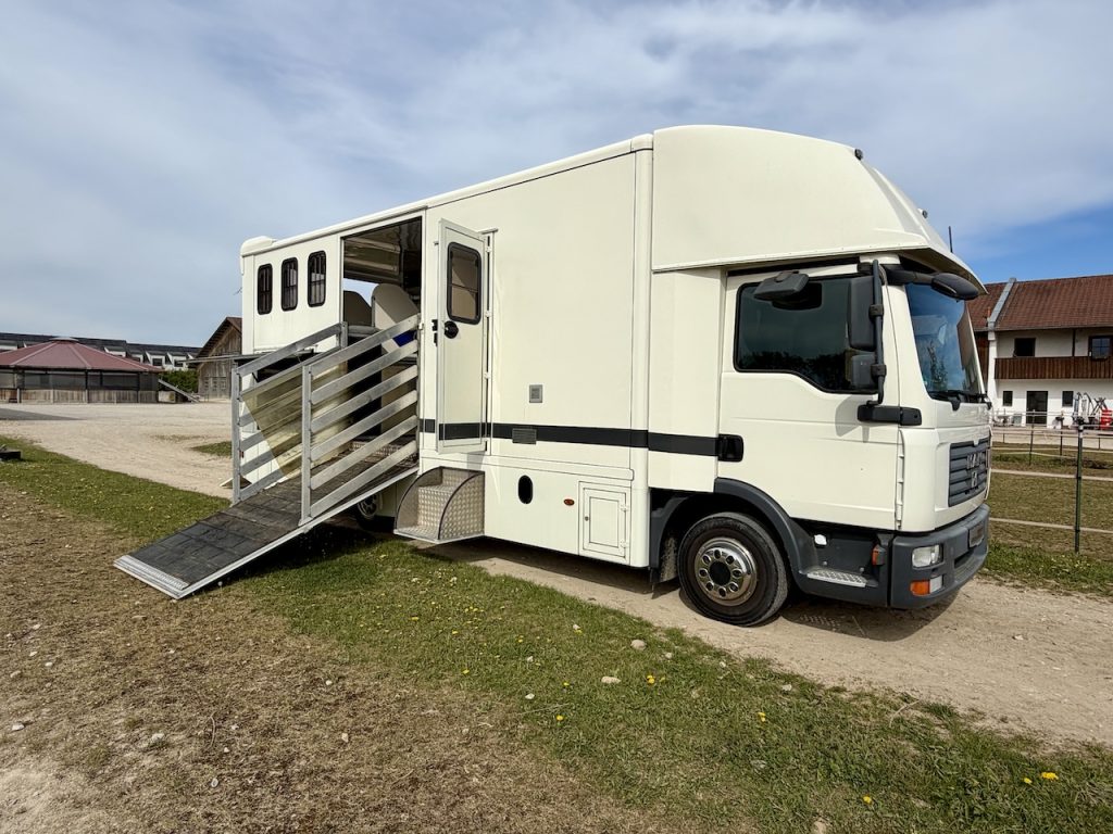 MAN 8.180 Steinsberger Pferdetransporter 4 Pferde Wohnkabine Dusche LKW