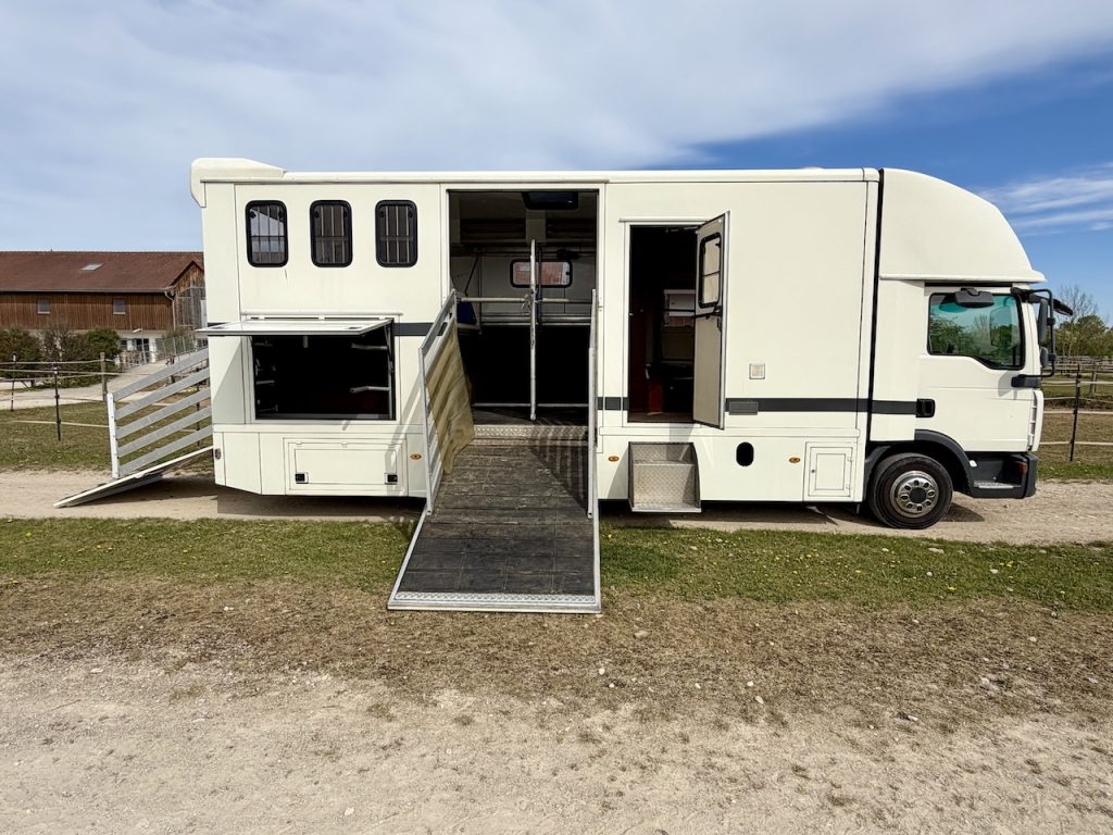 MAN 8.180 Steinsberger Pferdetransporter 4 Pferde Wohnkabine Dusche LKW