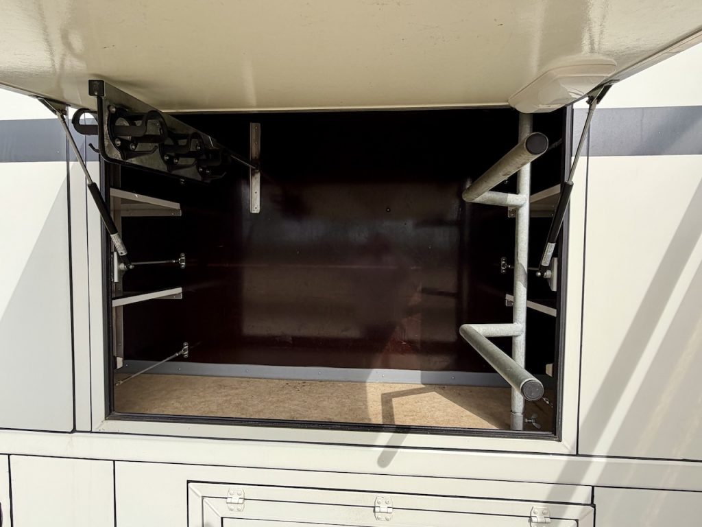 MAN 8.180 Steinsberger Pferdetransporter 4 Pferde Wohnkabine Dusche LKW
