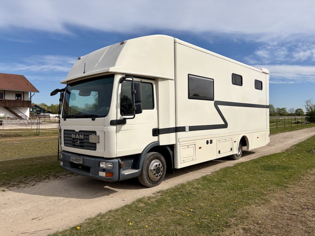 MAN 8.180 Steinsberger Pferdetransporter 4 Pferde Wohnkabine Dusche LKW