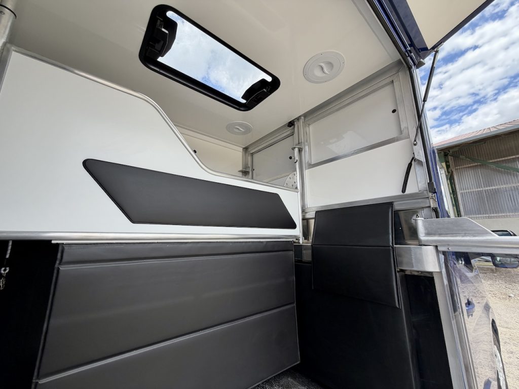Renault Master RJH Sport 2-Pferdetransporter - neues Modell mit Automatik - sofort verfügbar!