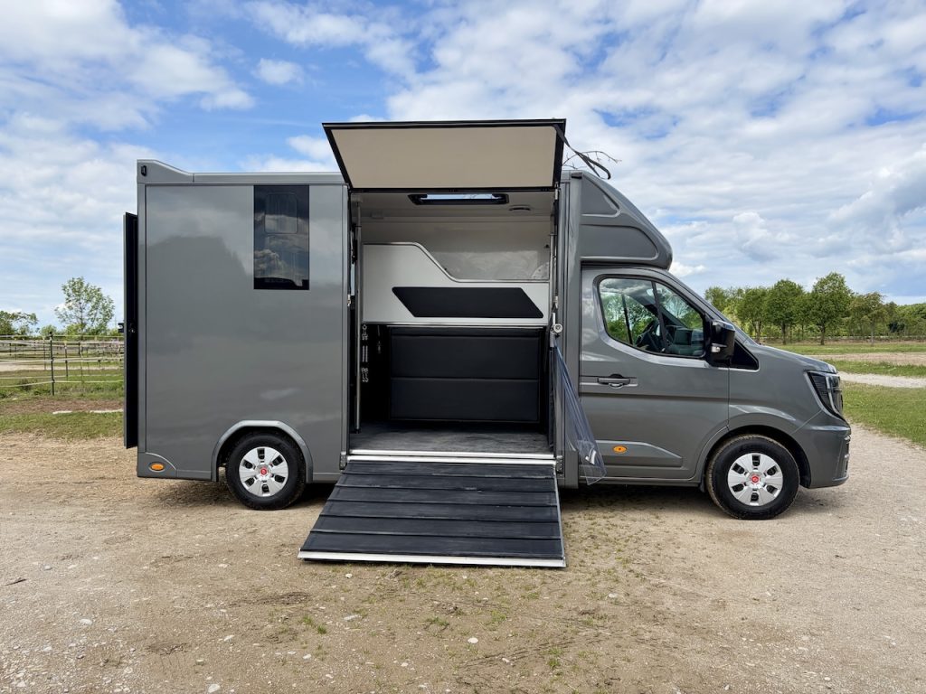 Renault Master RJH Sport 2-Pferdetransporter - neues Modell mit Automatik - sofort verfügbar!