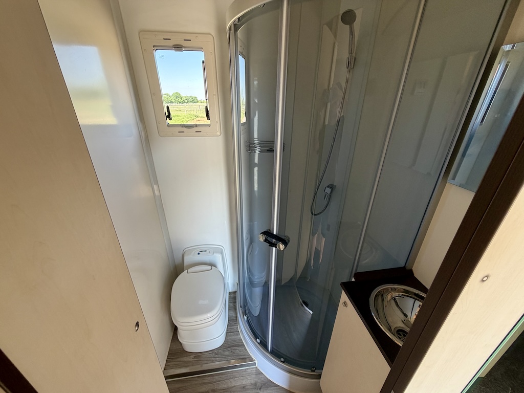 MAN TGL 8.180 Pferdetransporter 4 Pferde Wohnkabine Automatik WC Dusche LKW - Top Gebrauchtfahrzeug