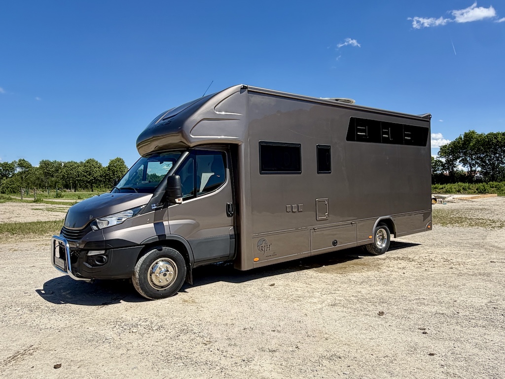 IVECO Daily RJH Sport Pro H3 Pferdetransporter Wohnkabine WC Dusche Automatik LKW - Gebrauchtfahrzeug