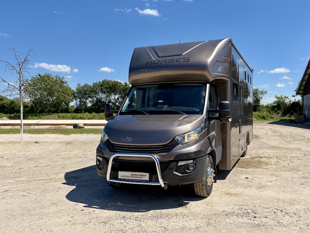 IVECO Daily RJH Sport Pro H3 Pferdetransporter Wohnkabine WC Dusche Automatik LKW - Gebrauchtfahrzeug