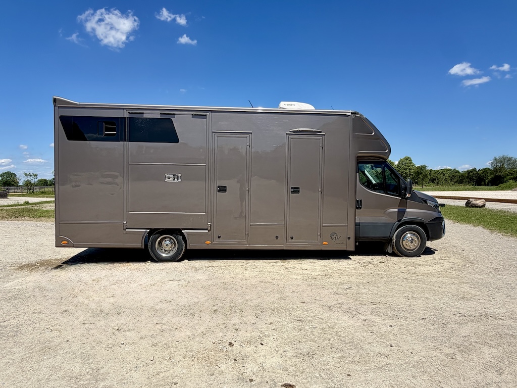 IVECO Daily RJH Sport Pro H3 Pferdetransporter Wohnkabine WC Dusche Automatik LKW - Gebrauchtfahrzeug