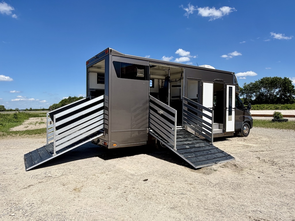 IVECO Daily RJH Sport Pro H3 Pferdetransporter Wohnkabine WC Dusche Automatik LKW - Gebrauchtfahrzeug