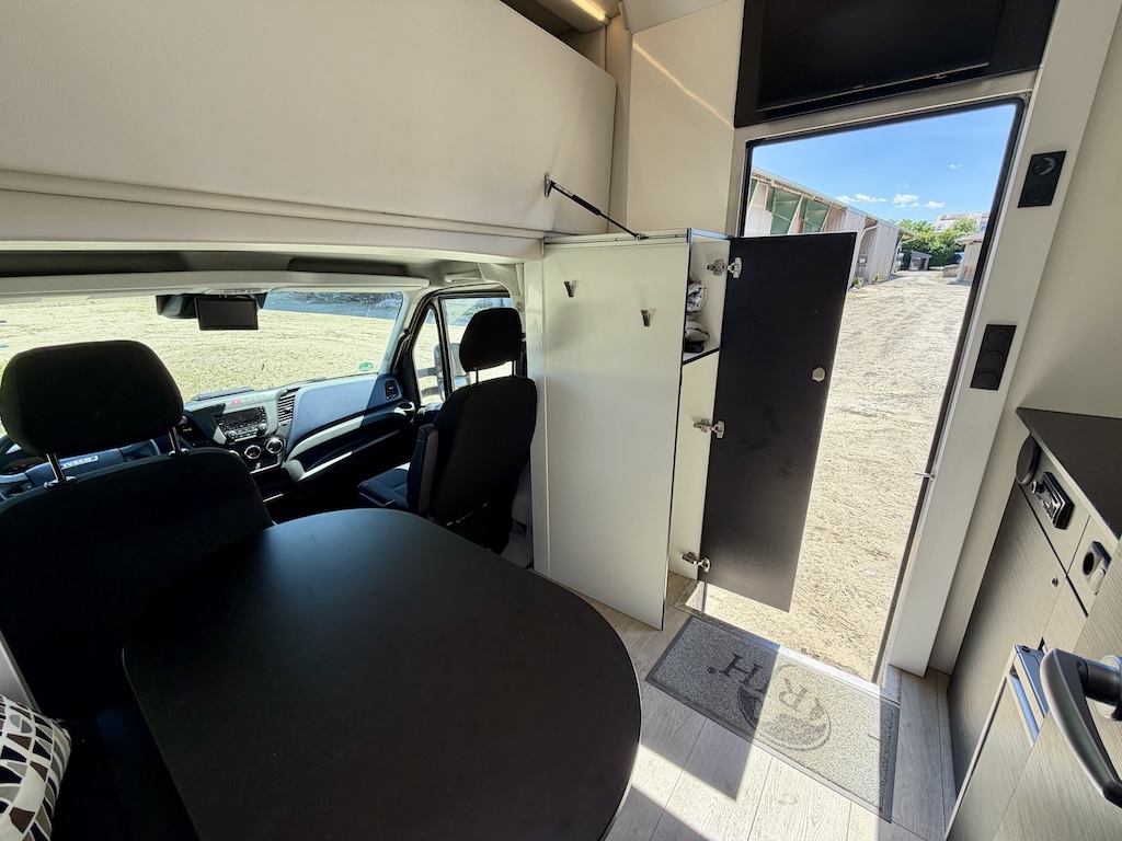 IVECO Daily RJH Sport Pro H3 Pferdetransporter Wohnkabine WC Dusche Automatik LKW - Gebrauchtfahrzeug