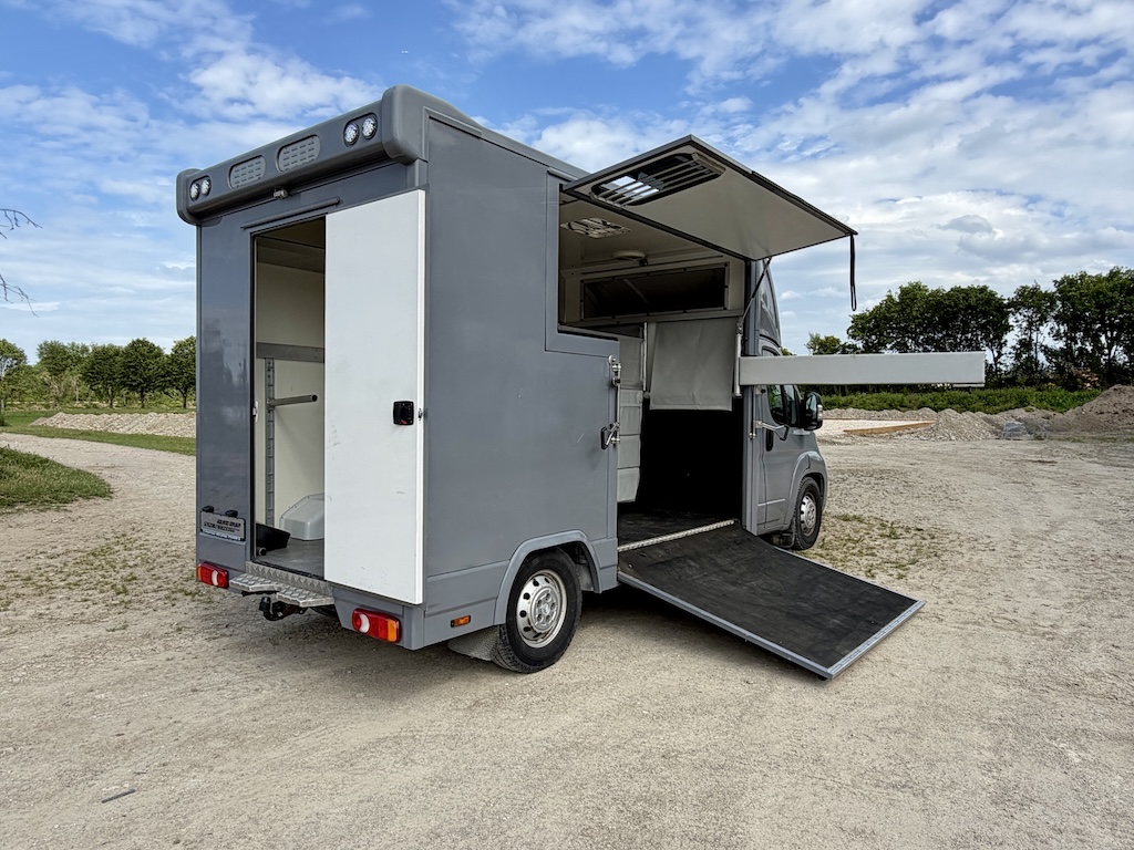 Citroen Jumper 2-Pferdetransporter Gebrauchtfahrzeug 3-Sitzer