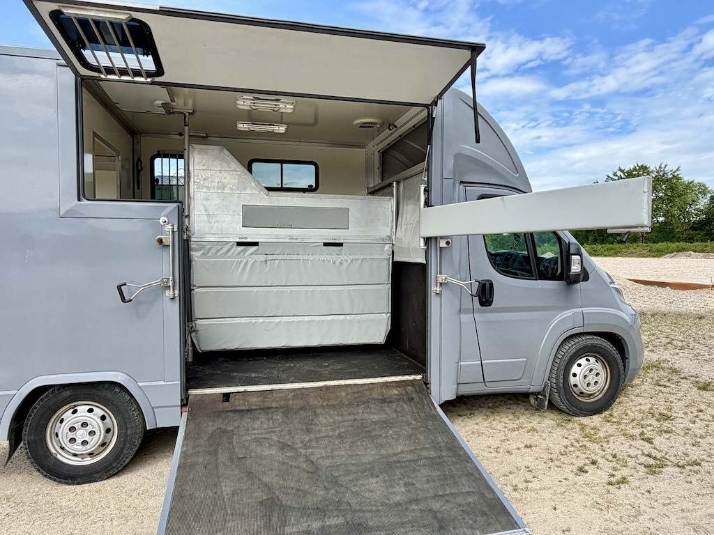 Citroen Jumper 2-Pferdetransporter Gebrauchtfahrzeug 3-Sitzer