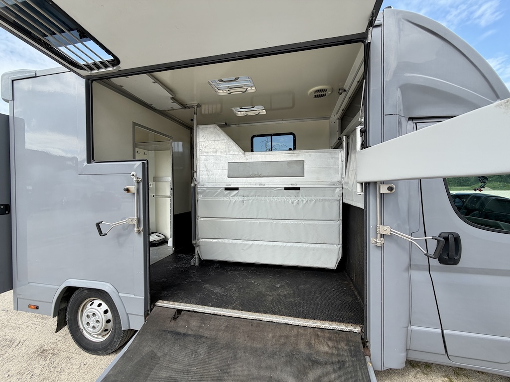 Citroen Jumper 2-Pferdetransporter Gebrauchtfahrzeug 3-Sitzer