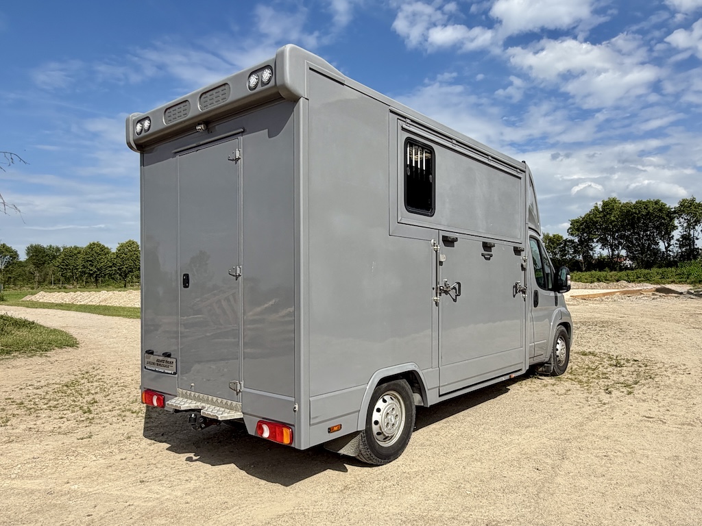 Citroen Jumper 2-Pferdetransporter Gebrauchtfahrzeug 3-Sitzer