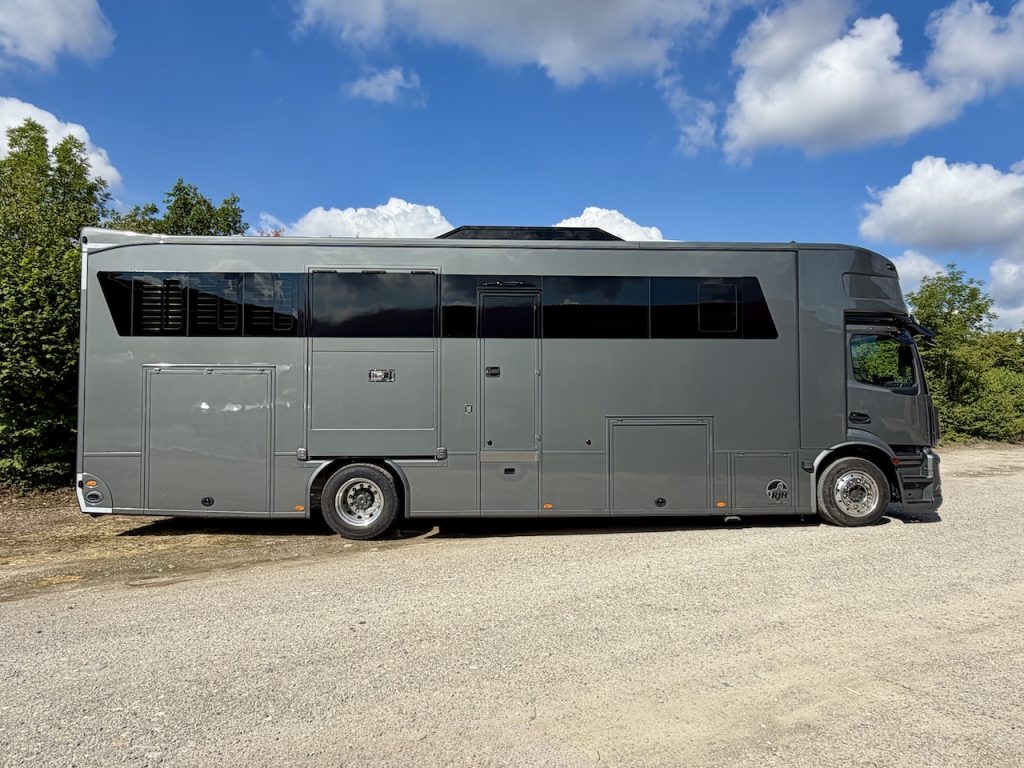 Mercedes-Benz Actros 1840 RJH Exclusive H5 Pferdetransporter Slide-Out Dacherhöhung LKW