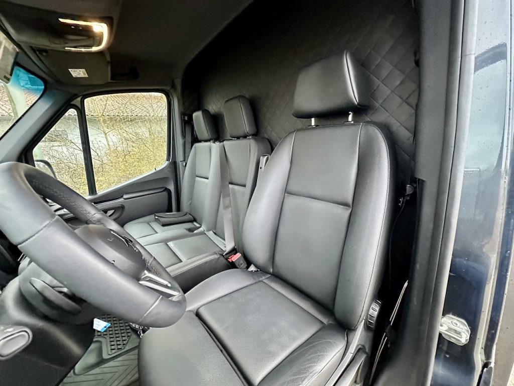 Mercedes-Benz Sprinter 419 2-Pferdetransporter Automatik Hengst 190 PS Heckantrieb