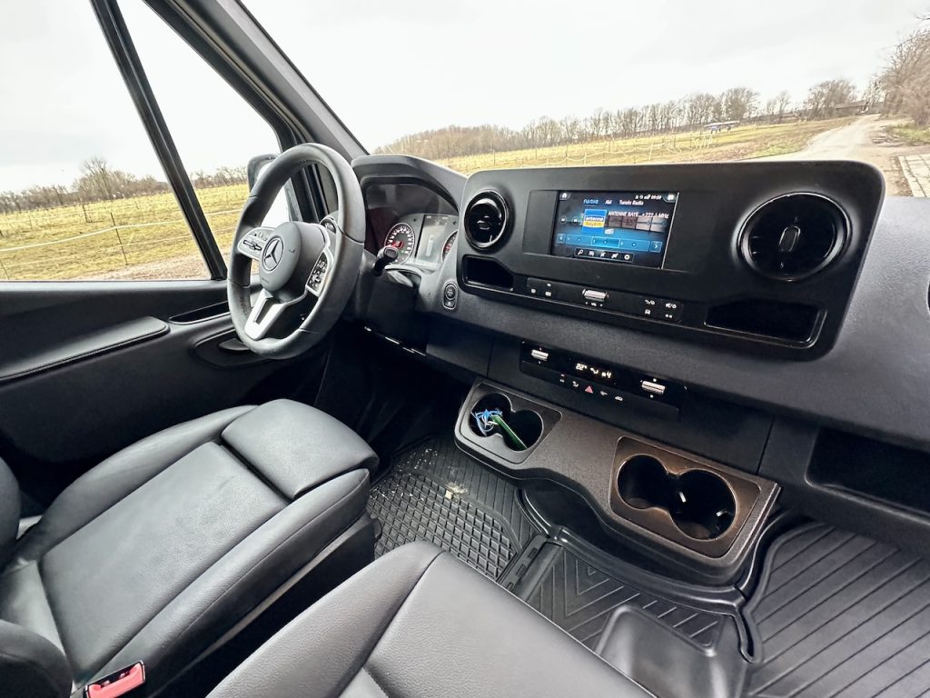 Mercedes-Benz Sprinter 419 2-Pferdetransporter Automatik Hengst 190 PS Heckantrieb