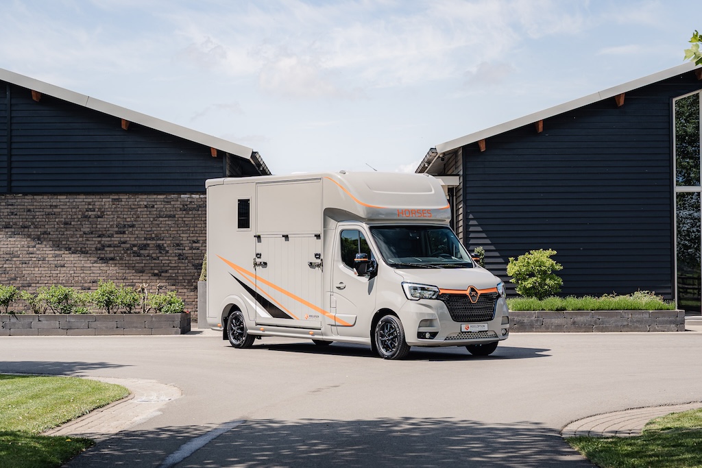 Renault Roelofsen Yorse Special Edition 2-Pferdetransporter Gebrauchtfahrzeug Schaltgetriebe Mautfrei