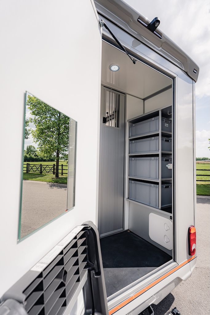 Renault Roelofsen Yorse Special Edition 2-Pferdetransporter Gebrauchtfahrzeug Schaltgetriebe Mautfrei