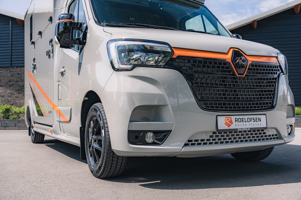 Renault Roelofsen Yorse Special Edition 2-Pferdetransporter Gebrauchtfahrzeug Schaltgetriebe Mautfrei