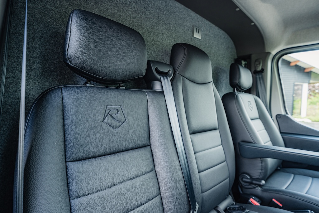 Renault Roelofsen Yorse Special Edition 2-Pferdetransporter Gebrauchtfahrzeug Schaltgetriebe Mautfrei