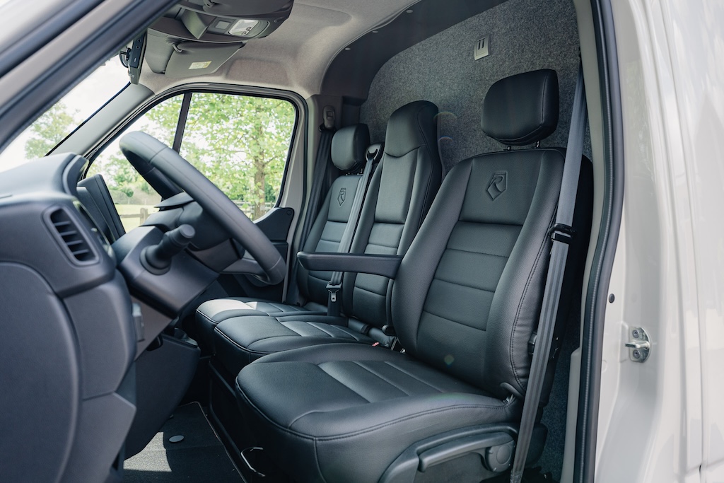 Renault Roelofsen Yorse Special Edition 2-Pferdetransporter Gebrauchtfahrzeug Schaltgetriebe Mautfrei