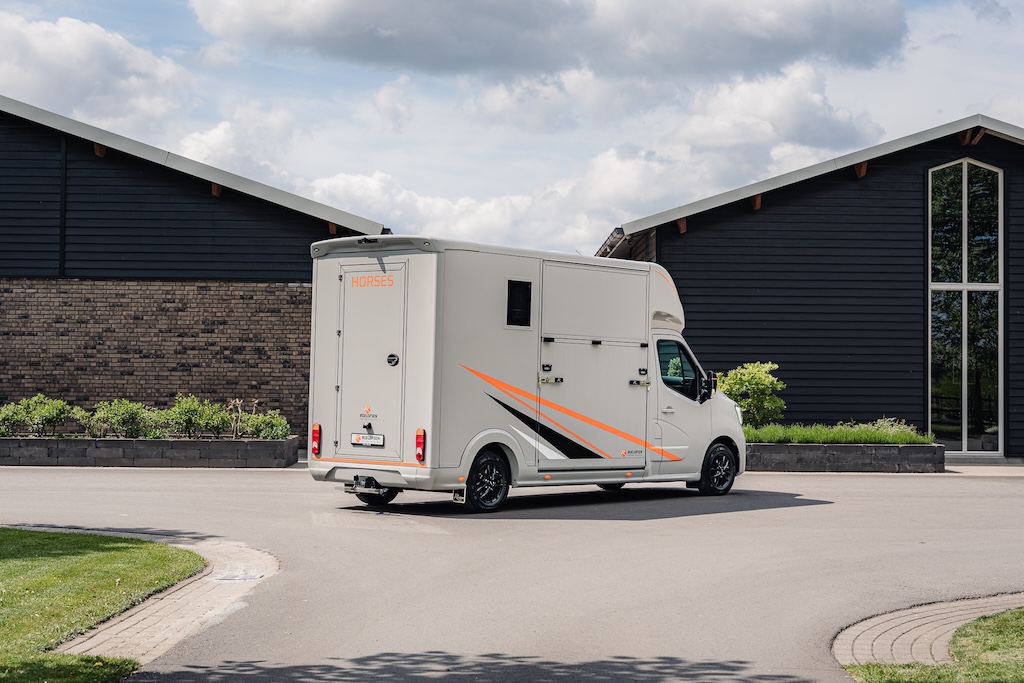 Renault Roelofsen Yorse Special Edition 2-Pferdetransporter Gebrauchtfahrzeug Schaltgetriebe Mautfrei