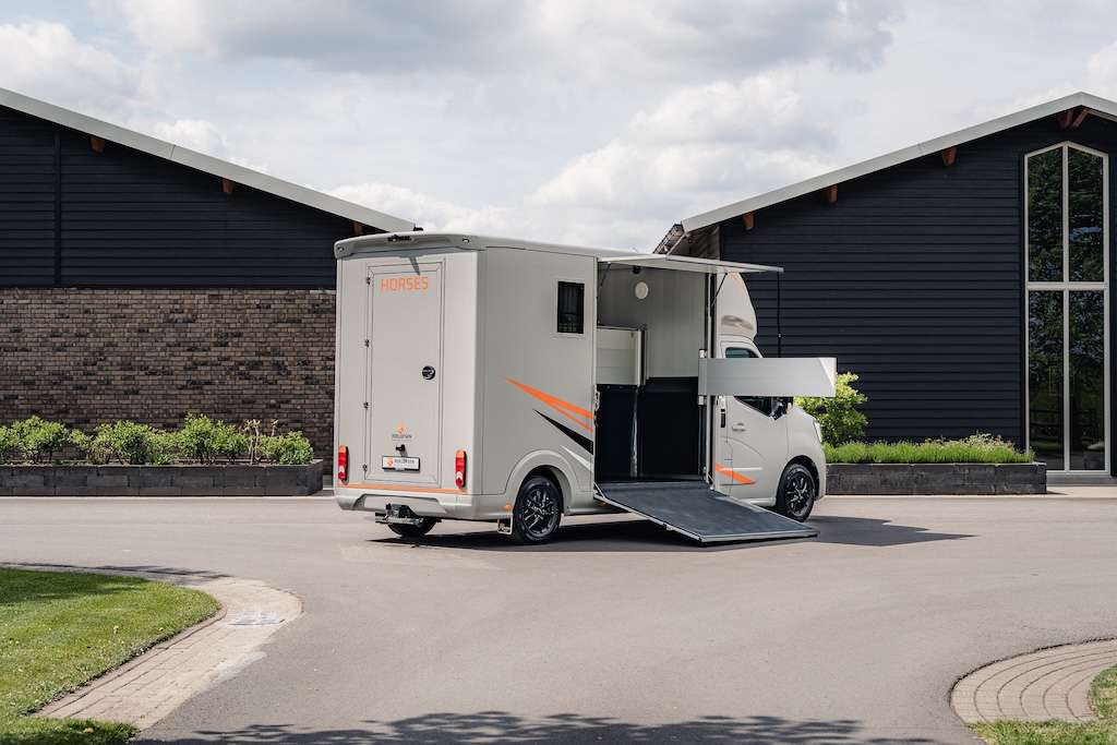 Renault Roelofsen Yorse Special Edition 2-Pferdetransporter Gebrauchtfahrzeug Schaltgetriebe Mautfrei