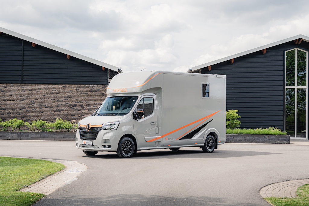 Renault Roelofsen Yorse Special Edition 2-Pferdetransporter Gebrauchtfahrzeug Schaltgetriebe Mautfrei
