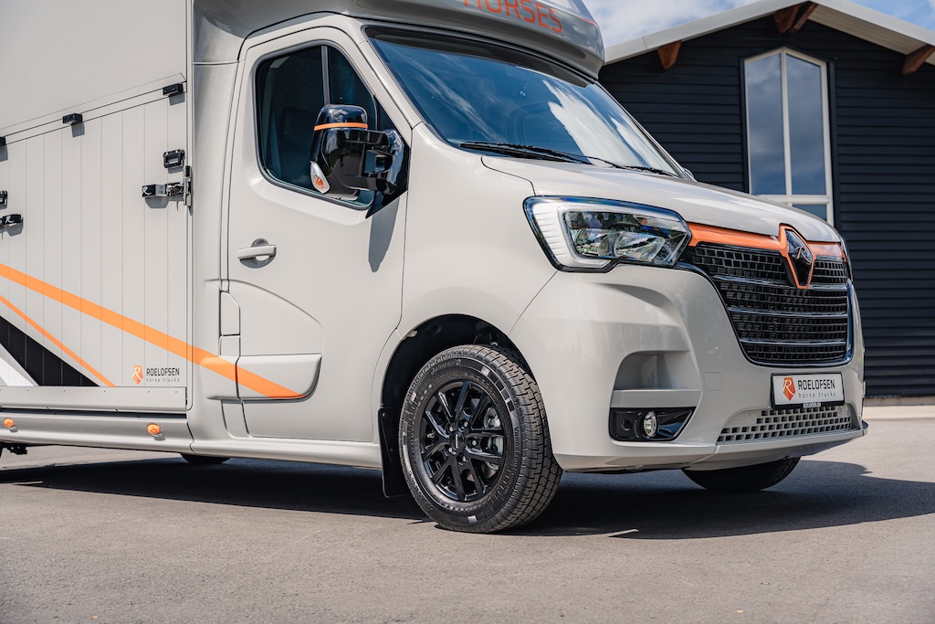 Renault Roelofsen Yorse Special Edition 2-Pferdetransporter Gebrauchtfahrzeug Schaltgetriebe Mautfrei