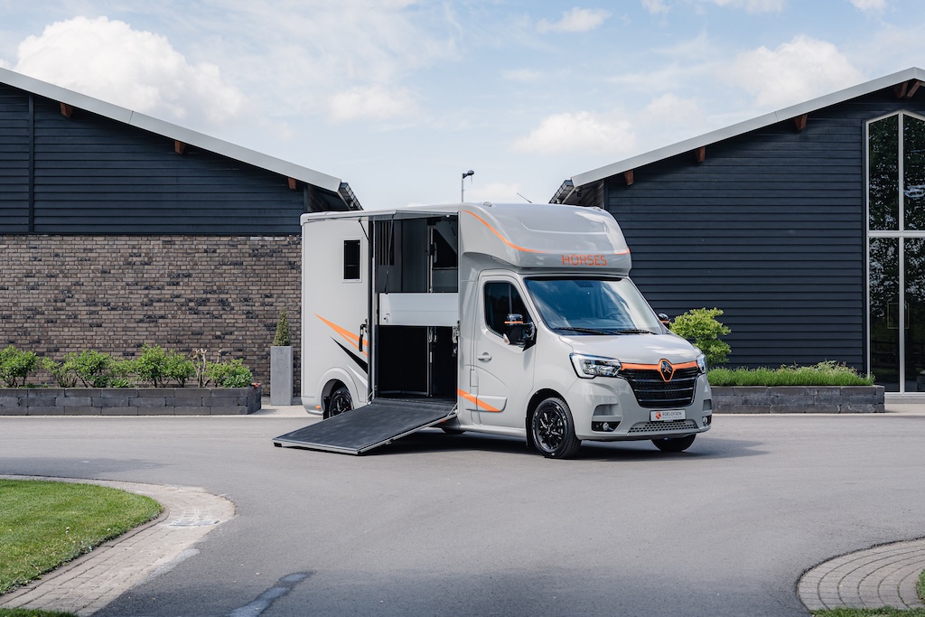 Renault Roelofsen Yorse Special Edition 2-Pferdetransporter Gebrauchtfahrzeug Schaltgetriebe Mautfrei